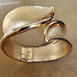 Vintage Signed Crown Trifari Hinged Bracelet,